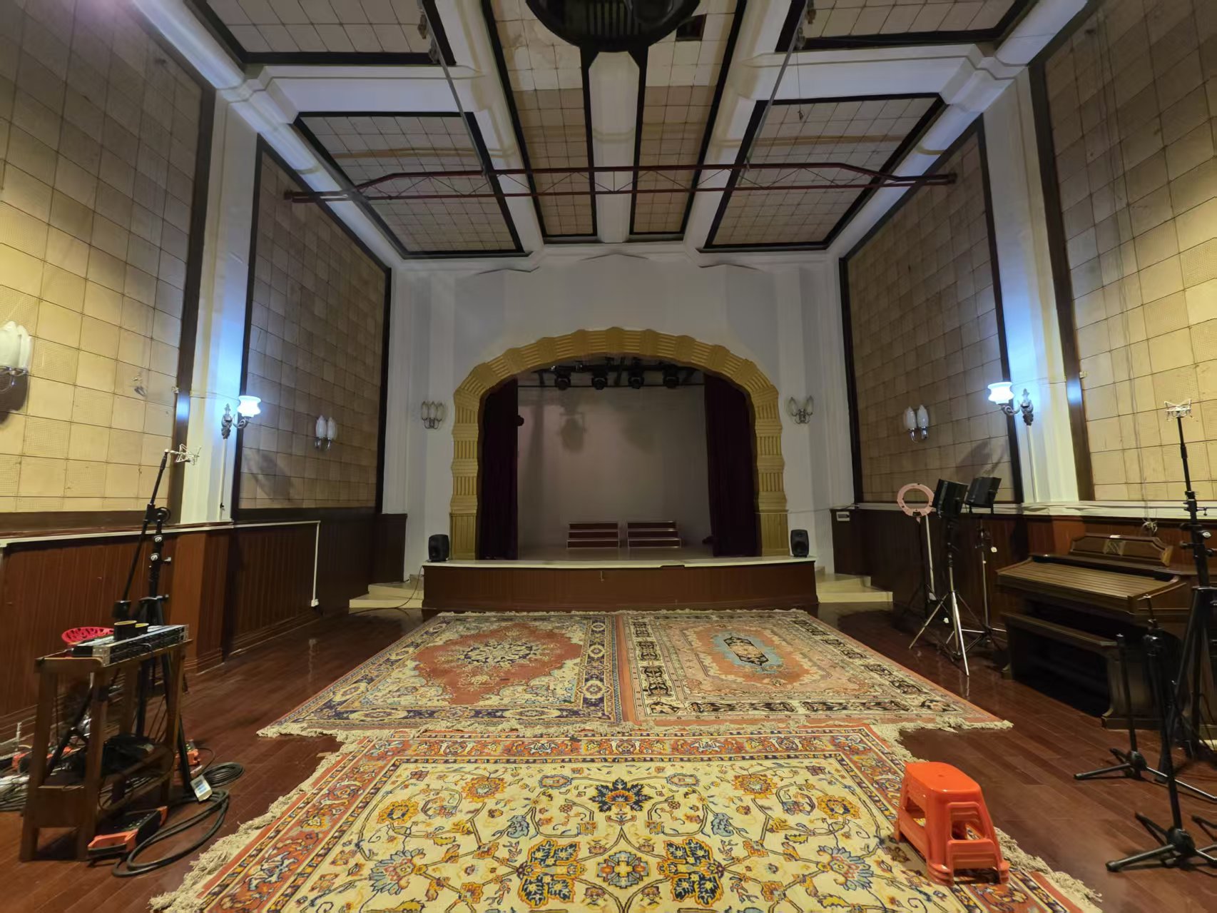 SlurME Historical Stage recording room